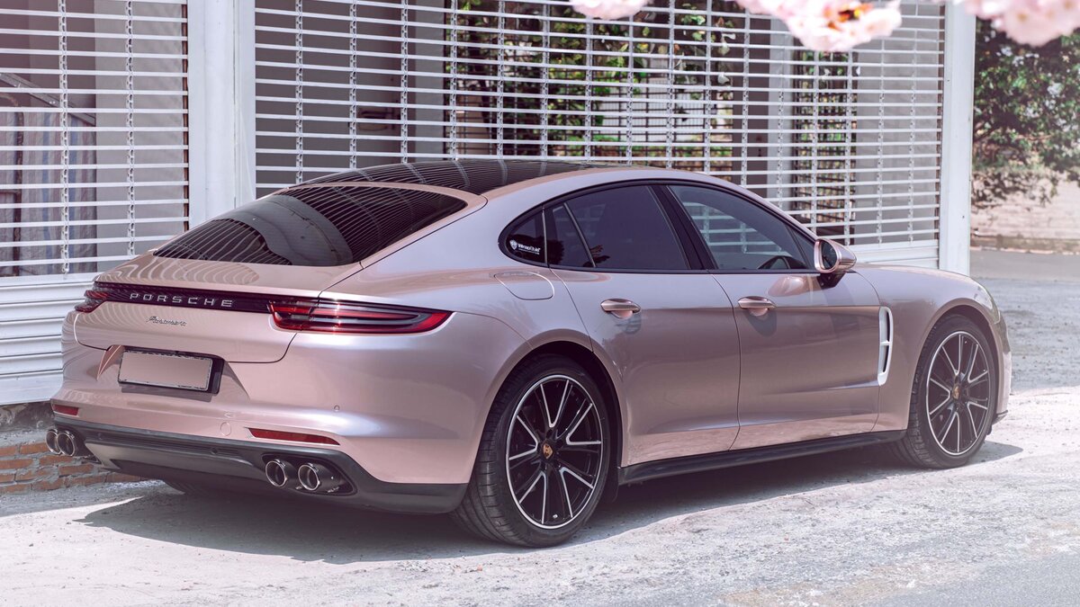 Porsche Panamera - Metallic Rose Wrap - img 1